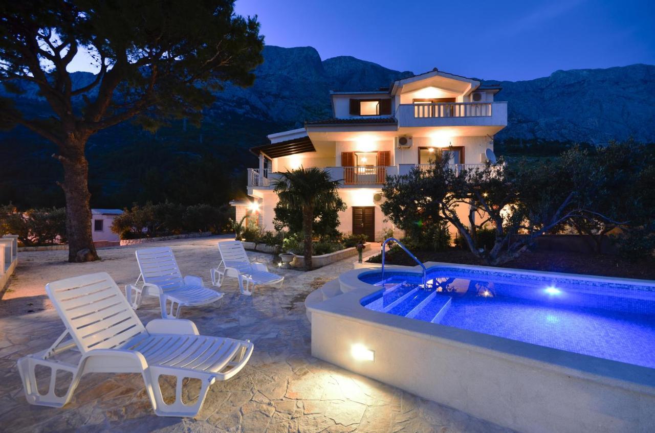 Family friendly apartments with a swimming pool Baska Voda, Makarska - 12442 Exteriör bild