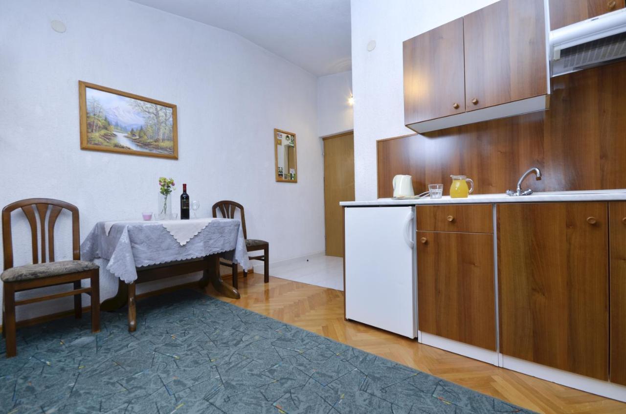 Family friendly apartments with a swimming pool Baska Voda, Makarska - 12442 Exteriör bild