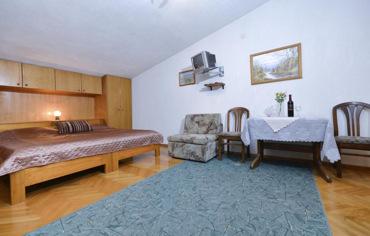 Family friendly apartments with a swimming pool Baska Voda, Makarska - 12442 Exteriör bild