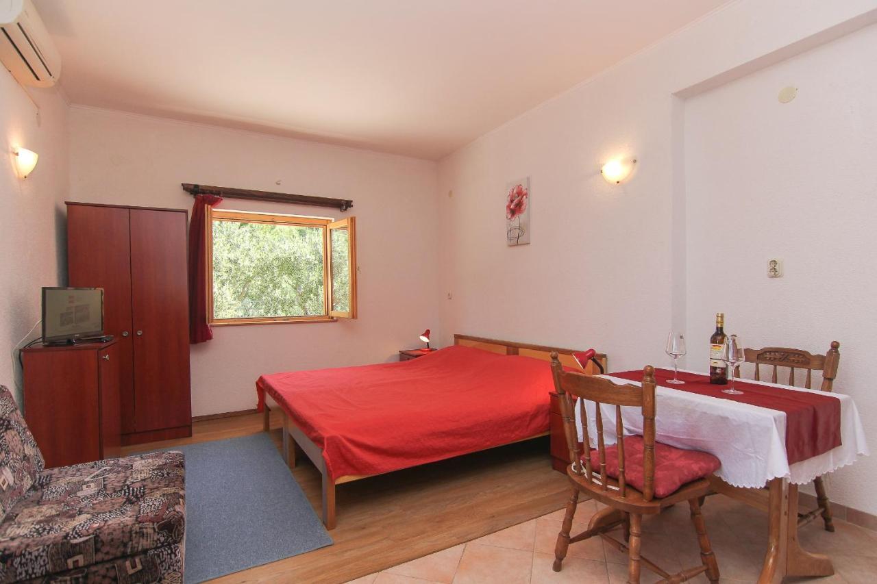 Family friendly apartments with a swimming pool Baska Voda, Makarska - 12442 Exteriör bild