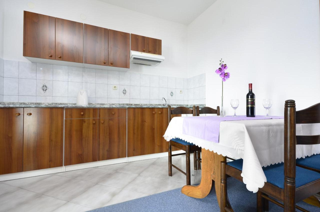 Family friendly apartments with a swimming pool Baska Voda, Makarska - 12442 Exteriör bild