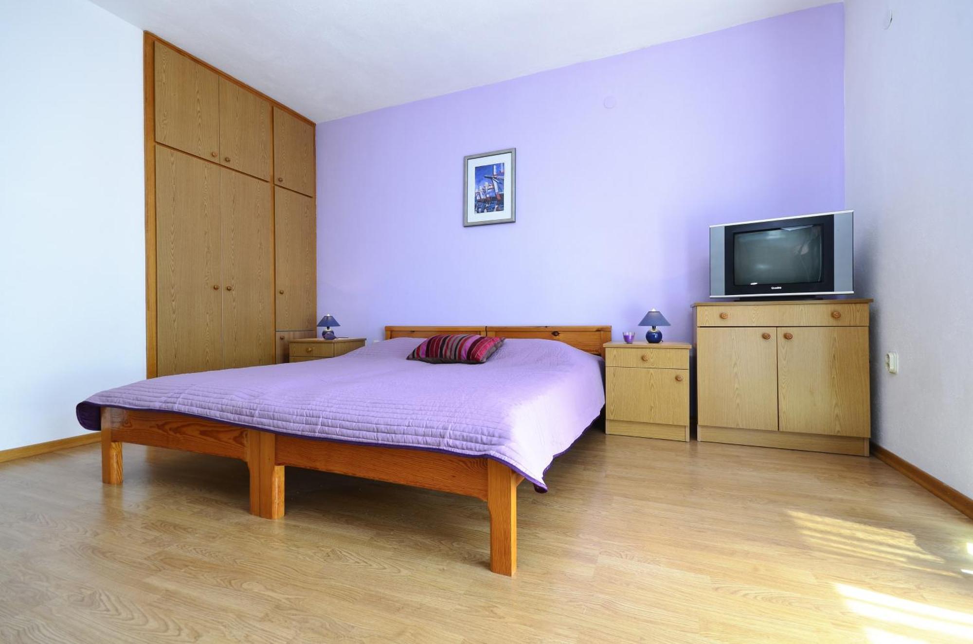 Family friendly apartments with a swimming pool Baska Voda, Makarska - 12442 Rum bild