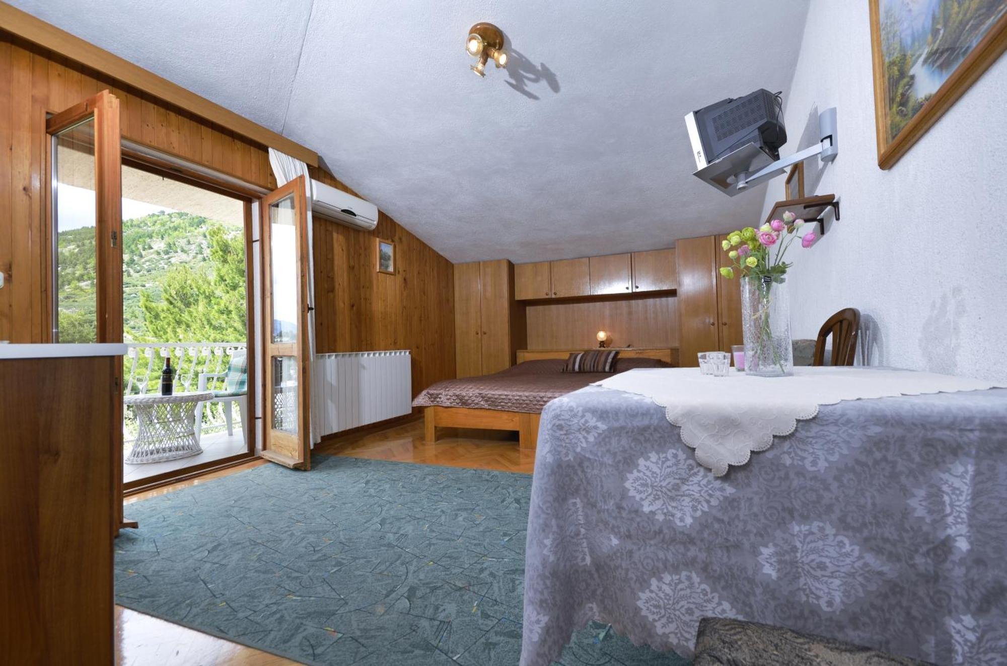 Family friendly apartments with a swimming pool Baska Voda, Makarska - 12442 Rum bild