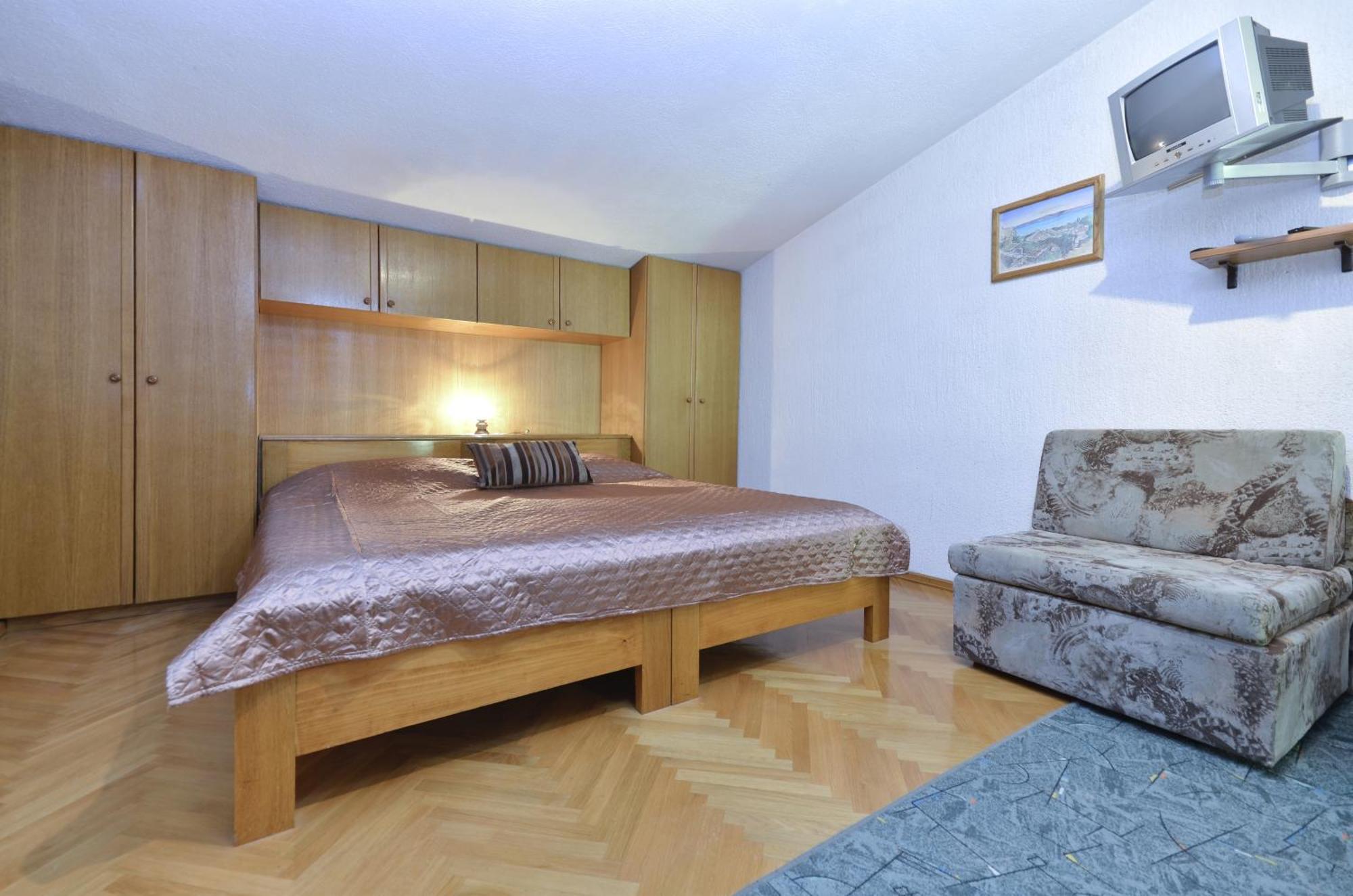 Family friendly apartments with a swimming pool Baska Voda, Makarska - 12442 Rum bild