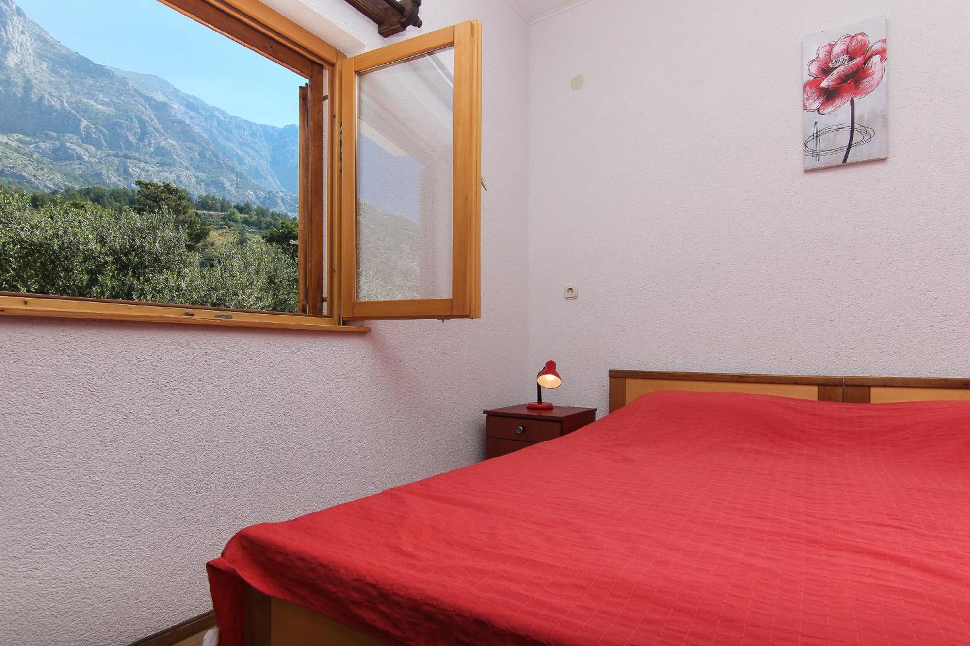 Family friendly apartments with a swimming pool Baska Voda, Makarska - 12442 Rum bild